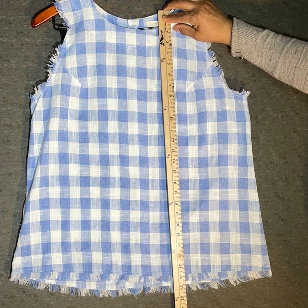 Elegant Blue and‎ White Blouse with Classic Design - Picture 4 of 6